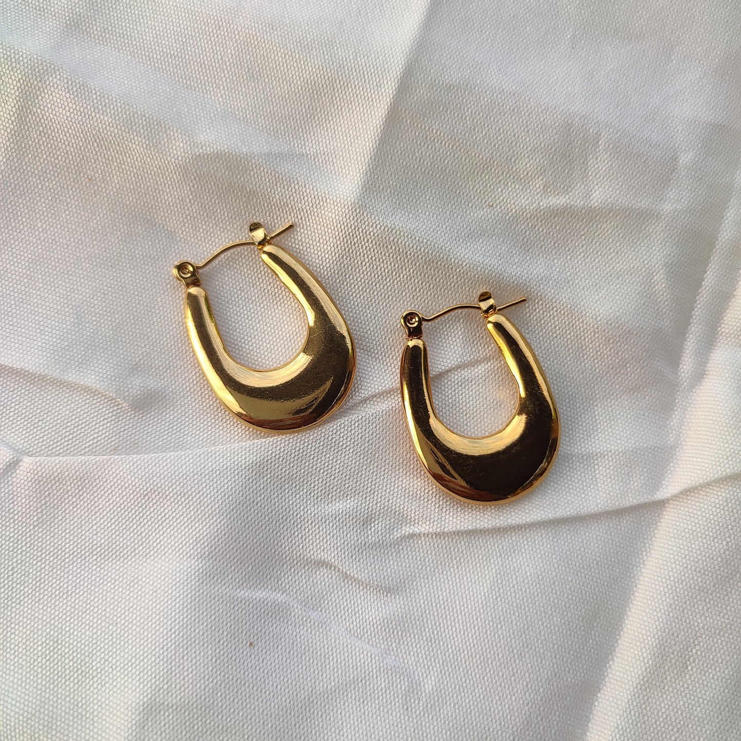 Glossy Teardrop Hoop Earring